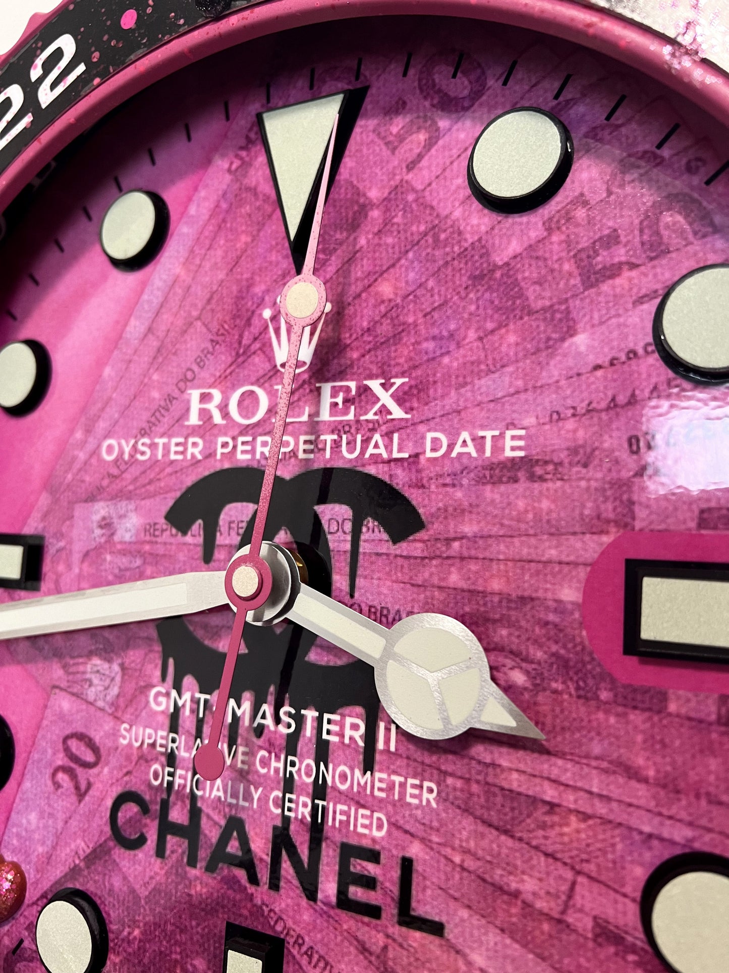 Orologio GMT Pink Plush Custom da Parete X