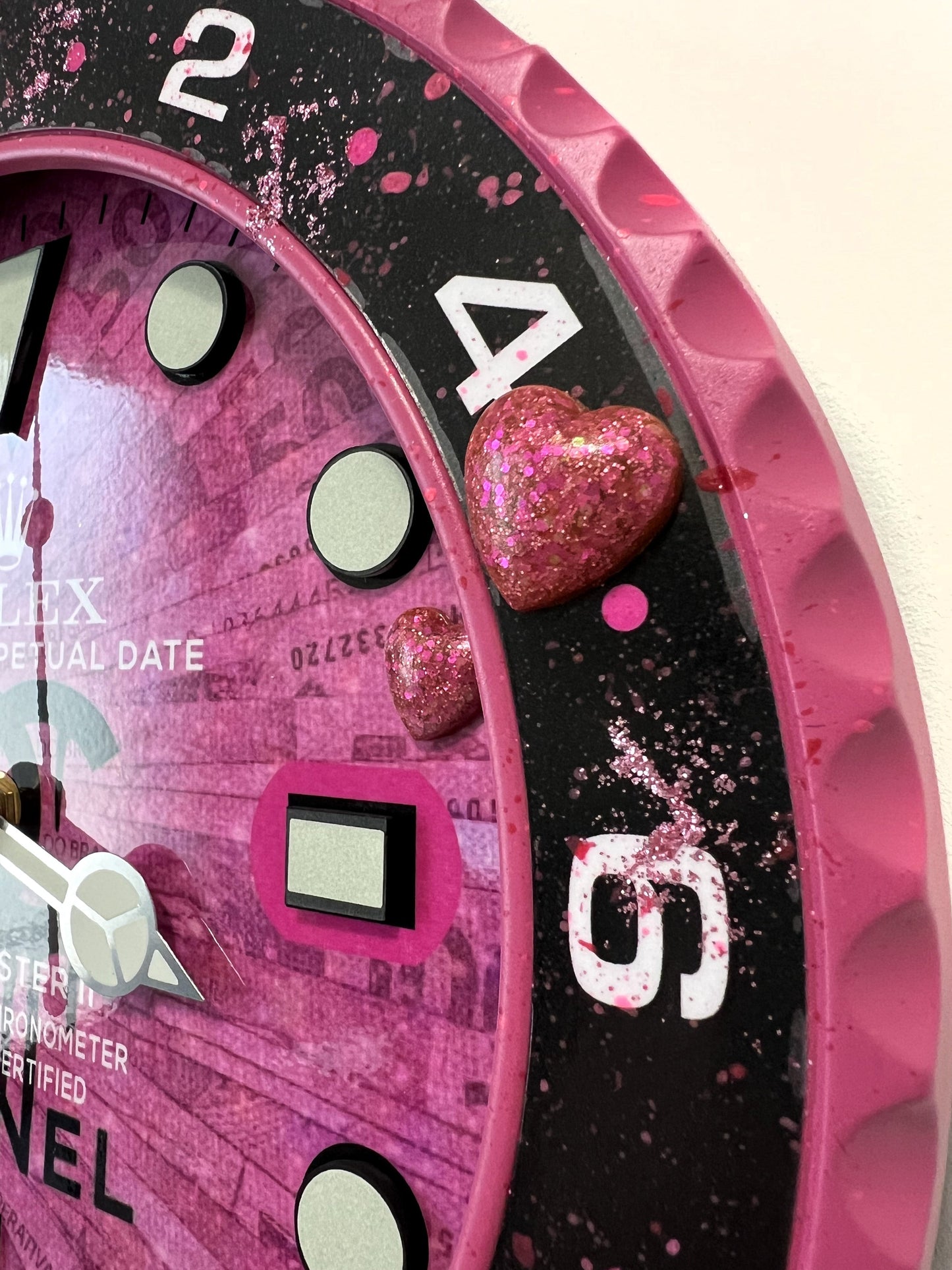 Orologio GMT Pink Plush Custom da Parete X